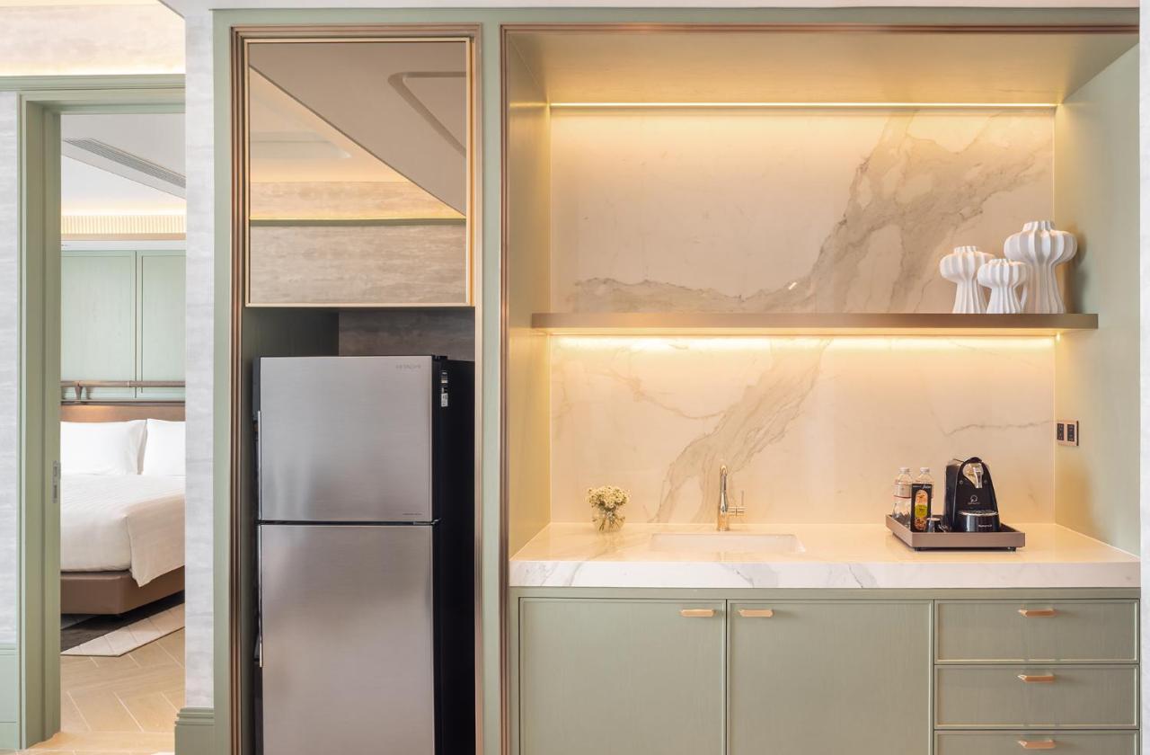 Eastin Grand Hotel Phayathai Μπανγκόκ Εξωτερικό φωτογραφία A wet bar in a hotel room