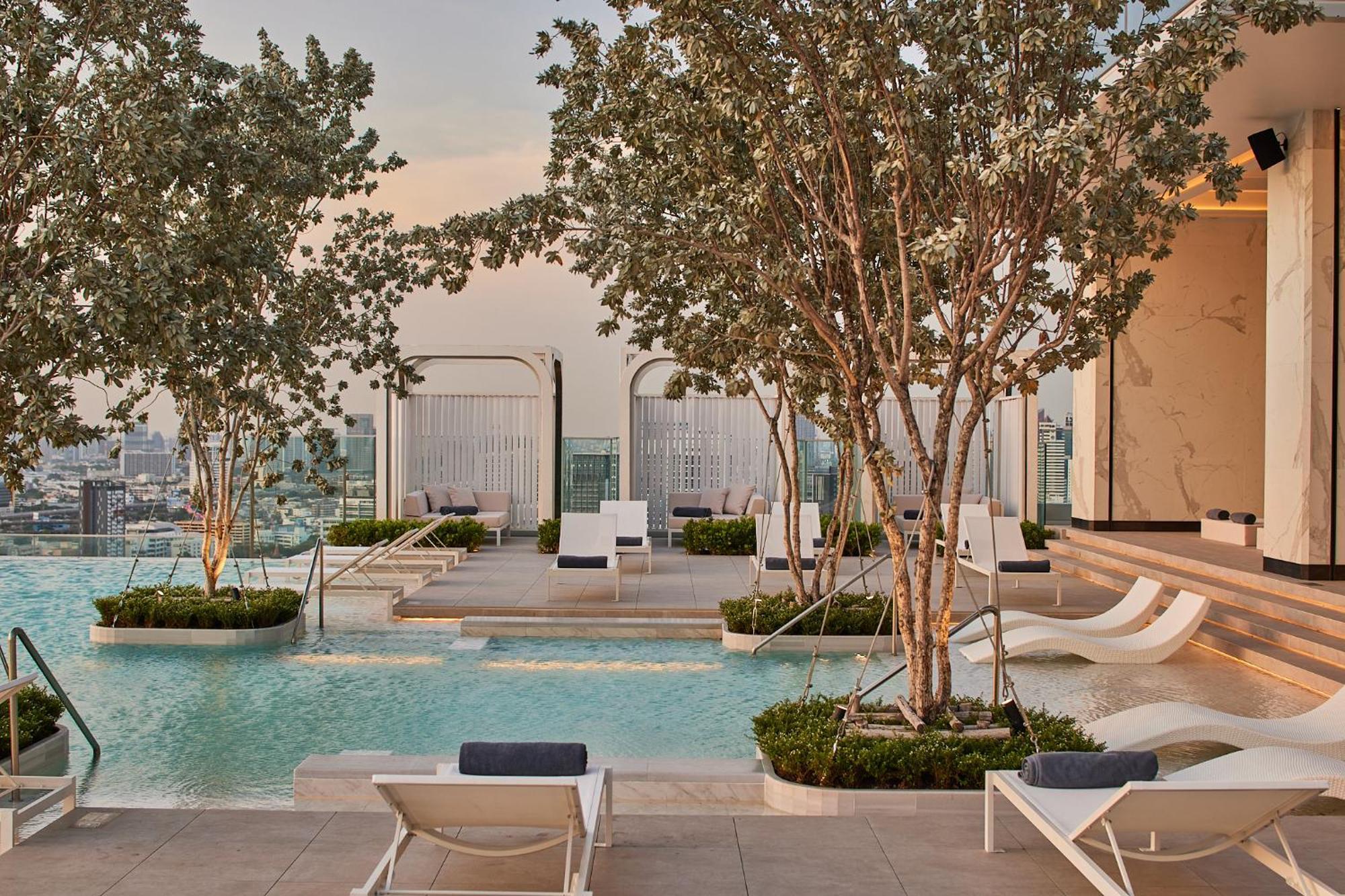 Eastin Grand Hotel Phayathai Μπανγκόκ Εξωτερικό φωτογραφία The pool at the 1018